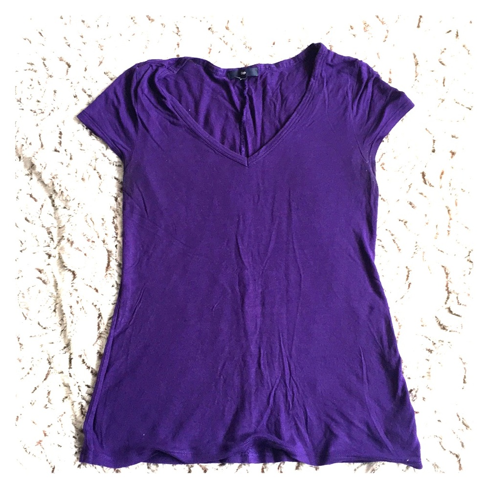 Silky Gap purple v neck tee